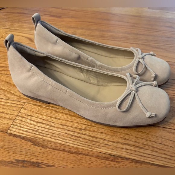 ABEO Cadence Bow Flats in Tan Suede- size 8 - Picture 3 of 10